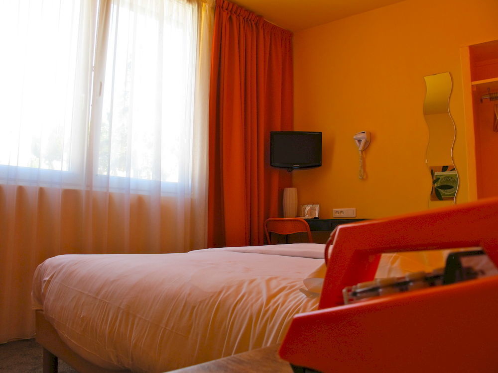 Hotel Alnea คานส์ ภายนอก รูปภาพ